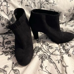 💕🌼New Black Leather boots with heels size 10 woman’s